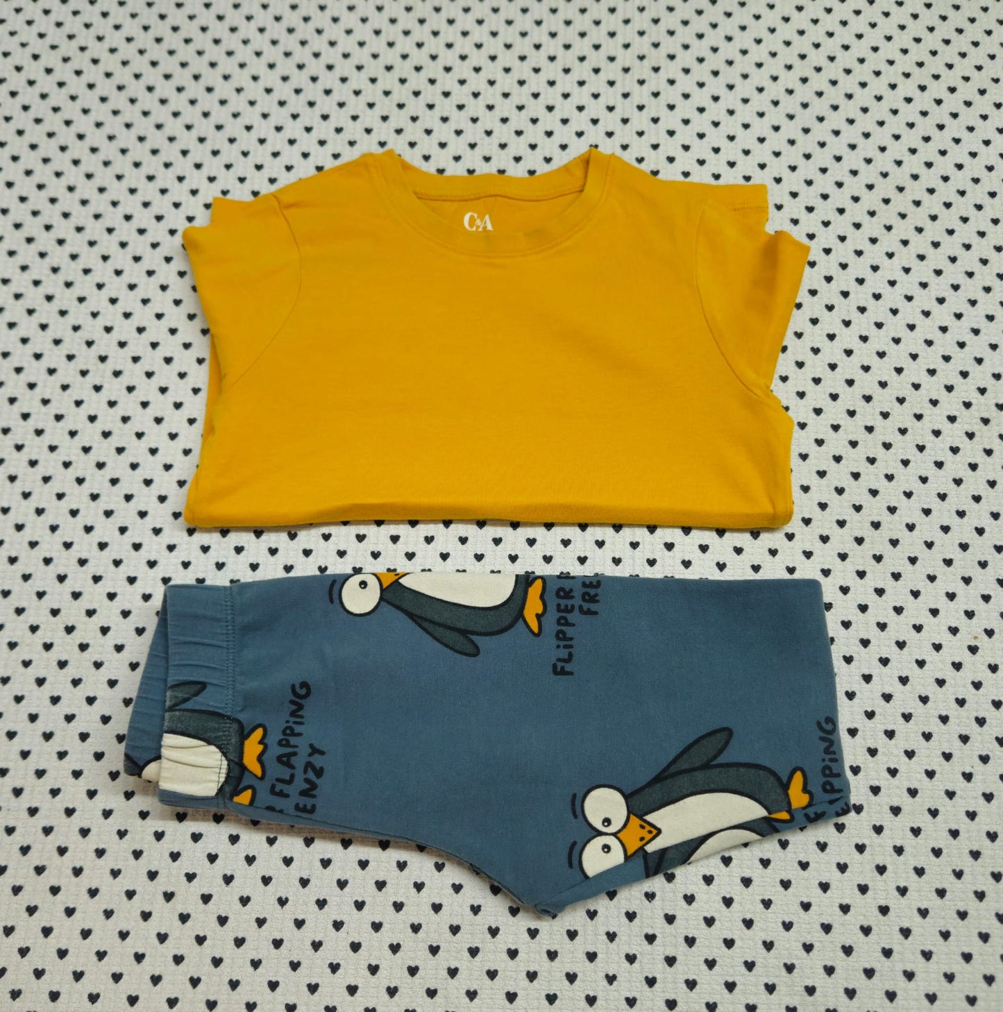 Kids | Junge | Unisex | 2-tlg. Set: Langarmshirt (C&A) und Leggings (Zara), Gr. 104/110