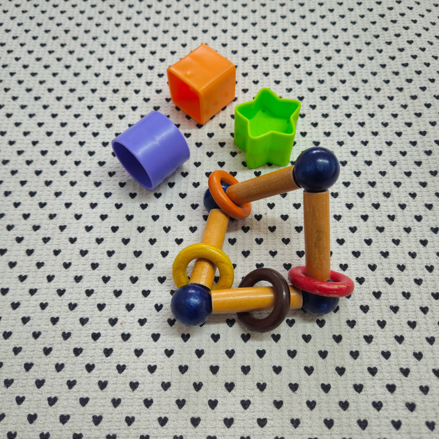 Spielsachen | Holz-Greifling mit bunten Ringen