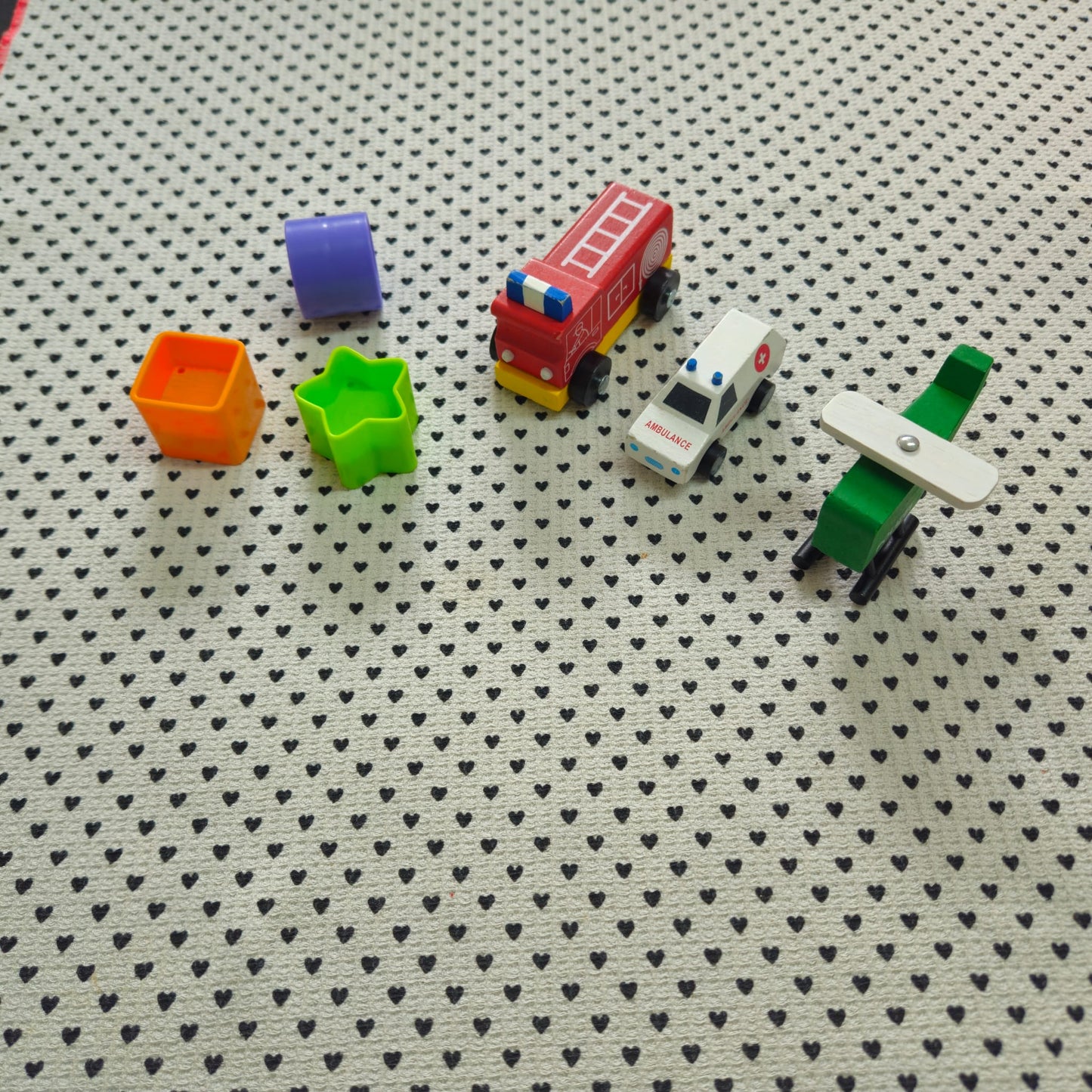 Spielsachen | Holzfahrzeuge-Set (Feuerwehr, Ambulanz & Polizeihelikopter)