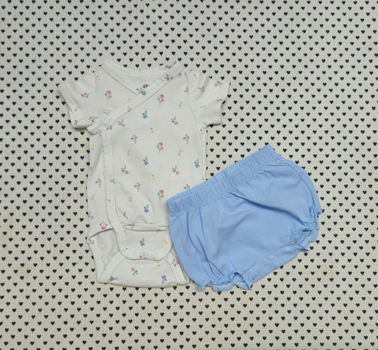 Minis Mädchen | 2-tlg. Set: Kurzarm-Wickelbody und Bloomers/Shorts (H&M), Gr. 56