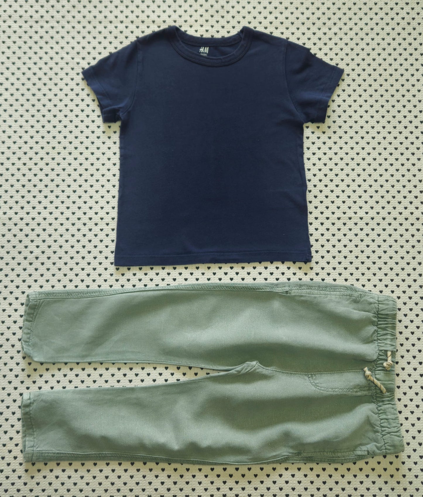 Kids | Junge | Unisex | 2-tlg. Set: T-Shirt (H&M) und Leinenhose (Zara), Gr. 98