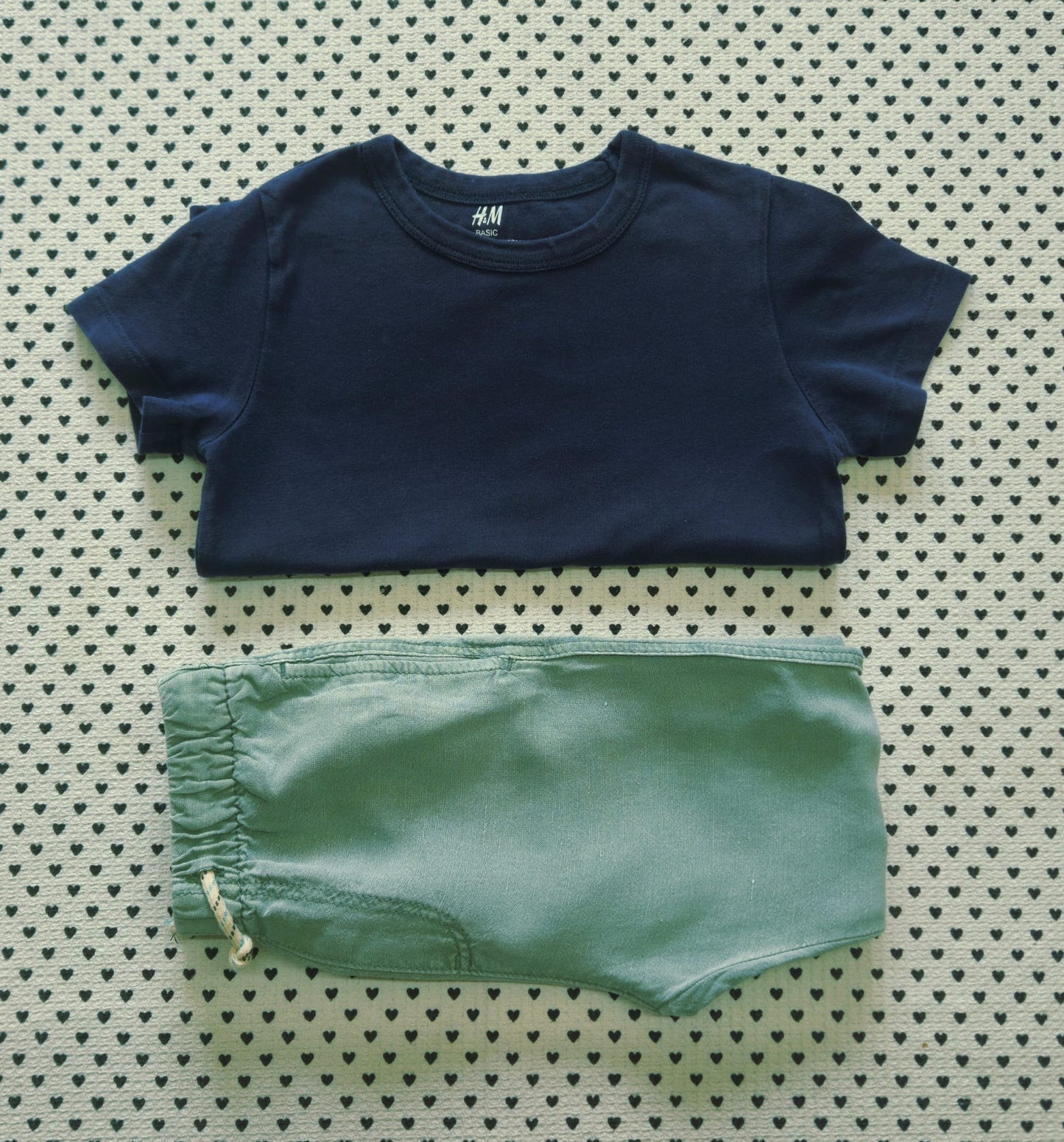 Kids | Junge | Unisex | 2-tlg. Set: T-Shirt (H&M) und Leinenhose (Zara), Gr. 98