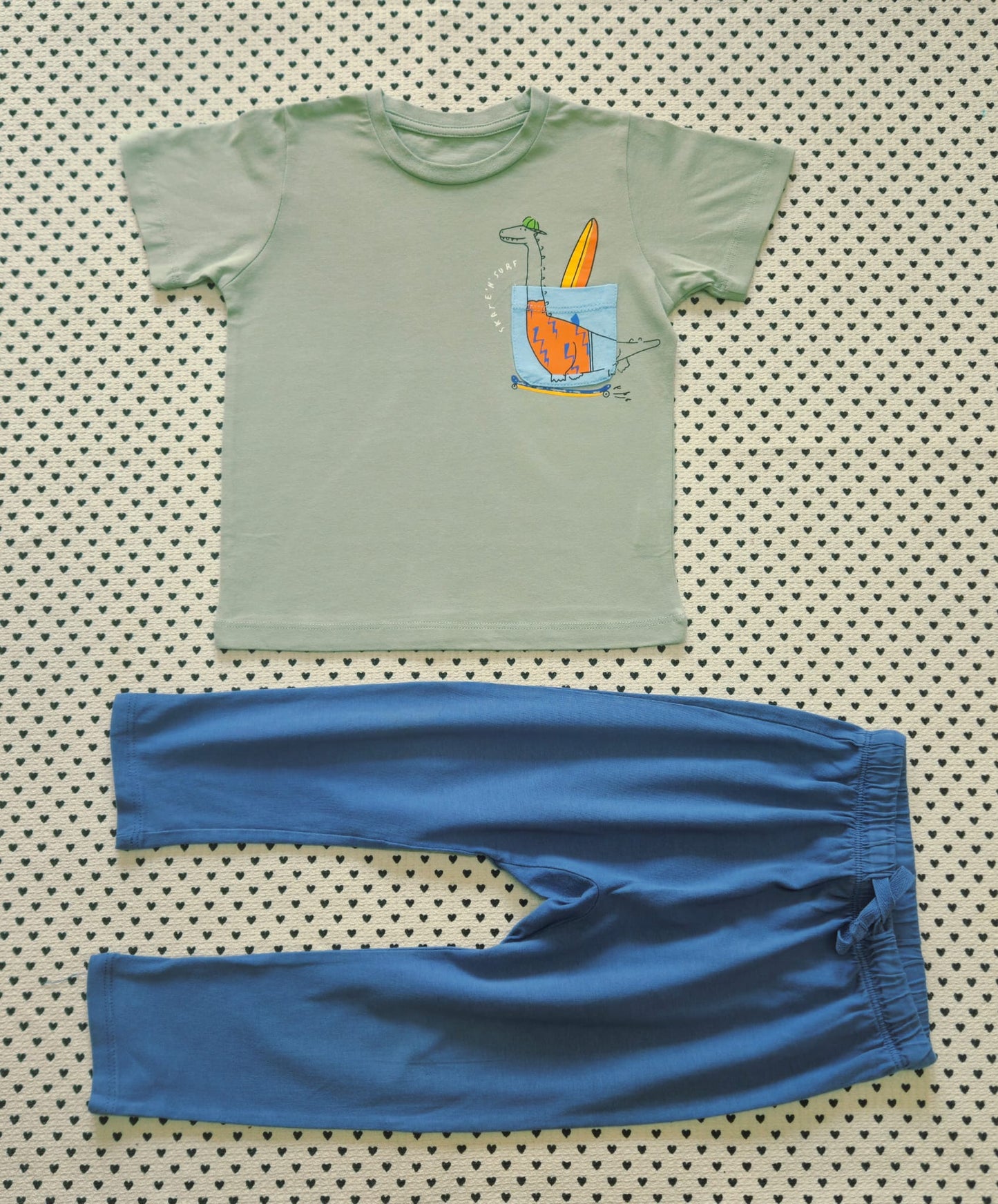 Kids | Junge | 2-tlg. Set: T-Shirt (No Name) und Trainerhosen (H&M), Gr. 98