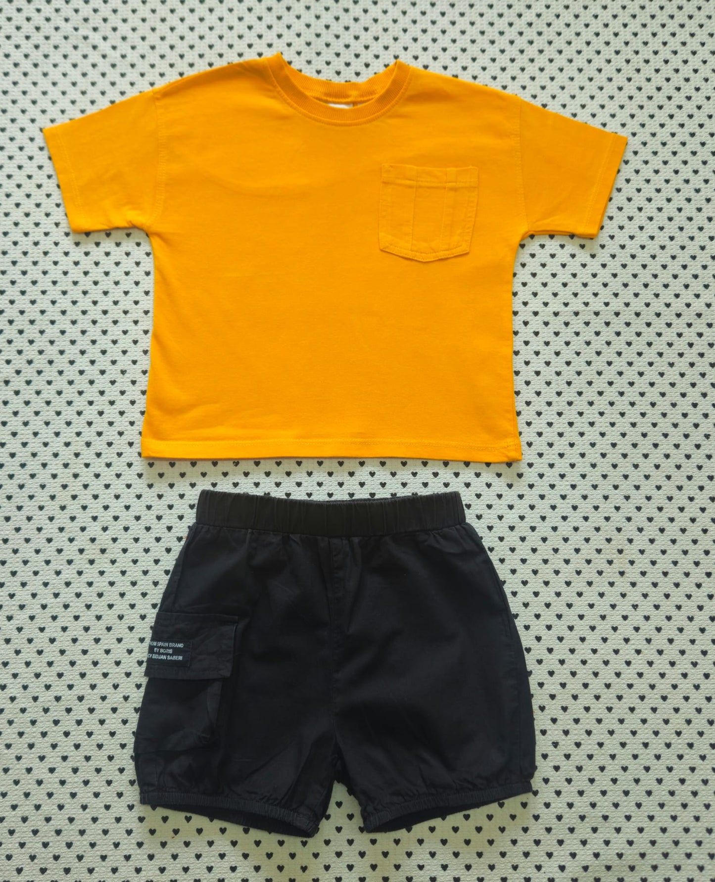 Minis Junge | 2-tlg. Set: T-Shirt (Zara) und Shorts (No Name), Gr. 92/98