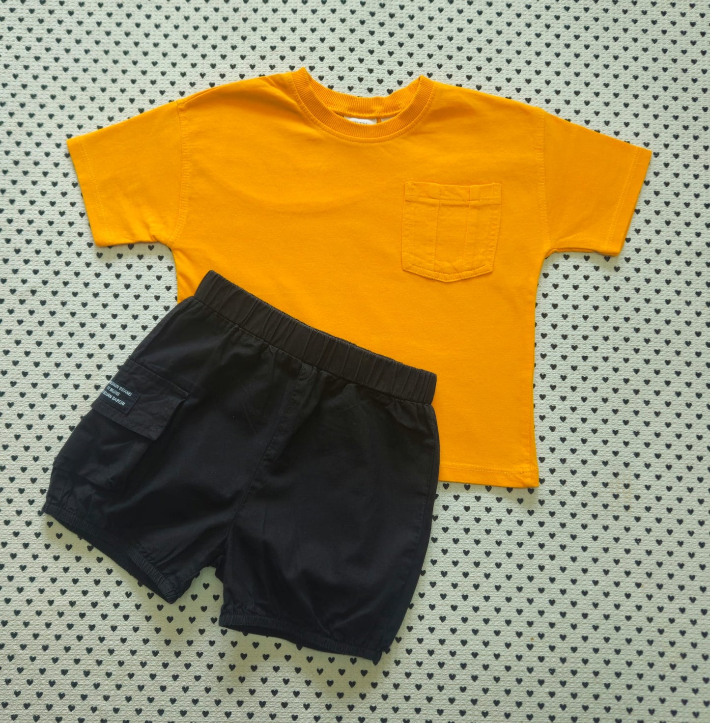 Minis Junge | 2-tlg. Set: T-Shirt (Zara) und Shorts (No Name), Gr. 92/98